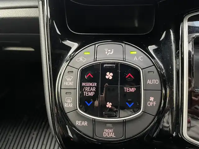 トヨタ ノア Si ダブルバイビーⅢ 栃木県 2021(令3)年 3万km ブラック トヨタセーフティセンス/純正9インチメモリナビ/フルセグTV/DVD/Bluetooth/MSV/純正フリップダウンモニター/バックカメラ/ETC/ハーフレザーシート/両側パワースライドドア/クルーズコントロール/デジタルインナーミラー/ワイパーデアイサー/LEDヘッドライト/フォグランプ/オートハイビーム/スマートキー/アイドリングストップ/シートバックテーブル/ロールサンシェード
