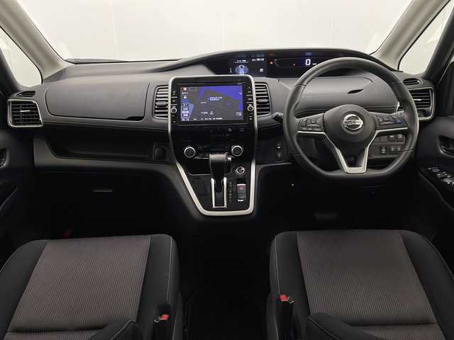 日産 セレナ ハイウェイスター Vセレクション 宮崎県 2018(平30)年 4.5万km ブリリアントホワイトパール プロパイロット/エマ―ジェンシーブレーキ/LDW（車線逸脱警報）/LDP（車線逸脱防止支援）/標識検知/クリアランスソナー/オートマチックハイビーム/ふらつき警報/インテリジェントルームミラー/インテリジェントパーキングアシスト/純正9インチSDナビ/フルセグTV/CD/DVD/Bluetooth/Blu-ray/アラウンドビューモニター/純正後席フリップダウンモニター/両側パワースライドドア/ハンズフリーオートスライドドア/LEDヘッドライト/ビルトインETC/純正16インチAW/アイドリングストップ/純正ナビ一体型ドライブレコーダー/スマートキー×2/保証書/取扱説明書/ナビ取扱説明書
