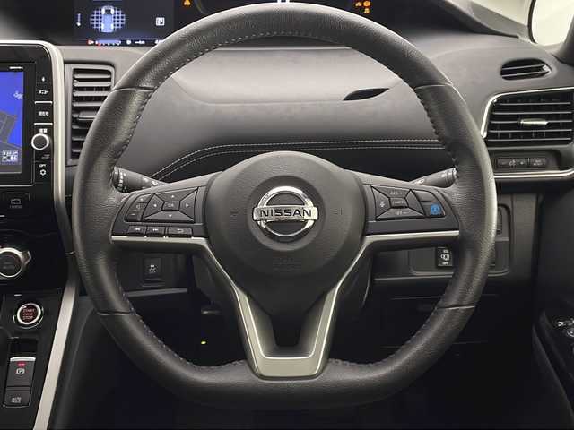 日産 セレナ ハイウェイスター Vセレクション 宮崎県 2018(平30)年 4.5万km ブリリアントホワイトパール プロパイロット/エマ―ジェンシーブレーキ/LDW（車線逸脱警報）/LDP（車線逸脱防止支援）/標識検知/クリアランスソナー/オートマチックハイビーム/ふらつき警報/インテリジェントルームミラー/インテリジェントパーキングアシスト/純正9インチSDナビ/フルセグTV/CD/DVD/Bluetooth/Blu-ray/アラウンドビューモニター/純正後席フリップダウンモニター/両側パワースライドドア/ハンズフリーオートスライドドア/LEDヘッドライト/ビルトインETC/純正16インチAW/アイドリングストップ/純正ナビ一体型ドライブレコーダー/スマートキー×2/保証書/取扱説明書/ナビ取扱説明書
