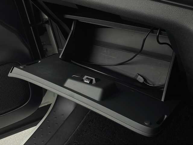 日産 セレナ ハイウェイスター Vセレクション 宮崎県 2018(平30)年 4.5万km ブリリアントホワイトパール プロパイロット/エマ―ジェンシーブレーキ/LDW（車線逸脱警報）/LDP（車線逸脱防止支援）/標識検知/クリアランスソナー/オートマチックハイビーム/ふらつき警報/インテリジェントルームミラー/インテリジェントパーキングアシスト/純正9インチSDナビ/フルセグTV/CD/DVD/Bluetooth/Blu-ray/アラウンドビューモニター/純正後席フリップダウンモニター/両側パワースライドドア/ハンズフリーオートスライドドア/LEDヘッドライト/ビルトインETC/純正16インチAW/アイドリングストップ/純正ナビ一体型ドライブレコーダー/スマートキー×2/保証書/取扱説明書/ナビ取扱説明書