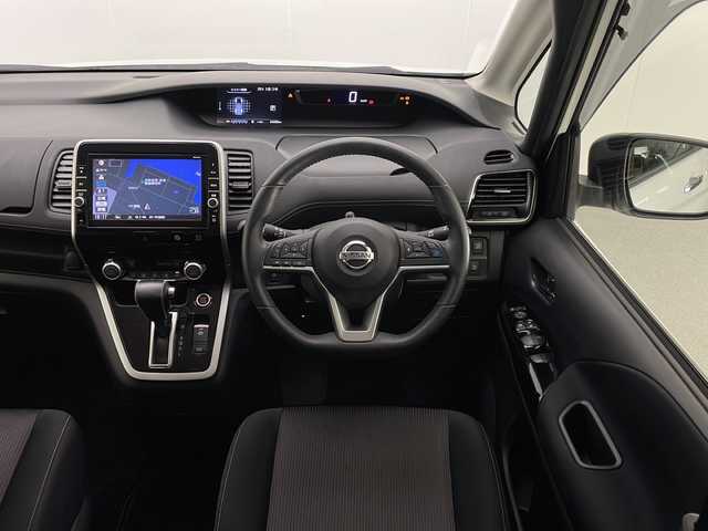 日産 セレナ ハイウェイスター Vセレクション 宮崎県 2018(平30)年 4.5万km ブリリアントホワイトパール プロパイロット/エマ―ジェンシーブレーキ/LDW（車線逸脱警報）/LDP（車線逸脱防止支援）/標識検知/クリアランスソナー/オートマチックハイビーム/ふらつき警報/インテリジェントルームミラー/インテリジェントパーキングアシスト/純正9インチSDナビ/フルセグTV/CD/DVD/Bluetooth/Blu-ray/アラウンドビューモニター/純正後席フリップダウンモニター/両側パワースライドドア/ハンズフリーオートスライドドア/LEDヘッドライト/ビルトインETC/純正16インチAW/アイドリングストップ/純正ナビ一体型ドライブレコーダー/スマートキー×2/保証書/取扱説明書/ナビ取扱説明書