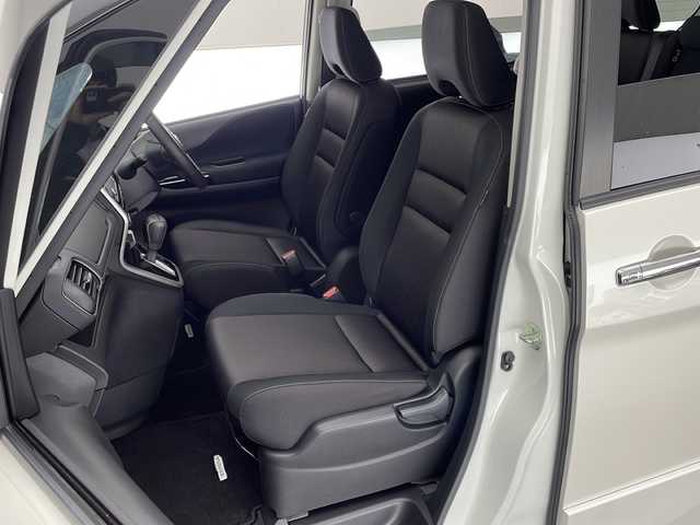 日産 セレナ ハイウェイスター Vセレクション 宮崎県 2018(平30)年 4.5万km ブリリアントホワイトパール プロパイロット/エマ―ジェンシーブレーキ/LDW（車線逸脱警報）/LDP（車線逸脱防止支援）/標識検知/クリアランスソナー/オートマチックハイビーム/ふらつき警報/インテリジェントルームミラー/インテリジェントパーキングアシスト/純正9インチSDナビ/フルセグTV/CD/DVD/Bluetooth/Blu-ray/アラウンドビューモニター/純正後席フリップダウンモニター/両側パワースライドドア/ハンズフリーオートスライドドア/LEDヘッドライト/ビルトインETC/純正16インチAW/アイドリングストップ/純正ナビ一体型ドライブレコーダー/スマートキー×2/保証書/取扱説明書/ナビ取扱説明書