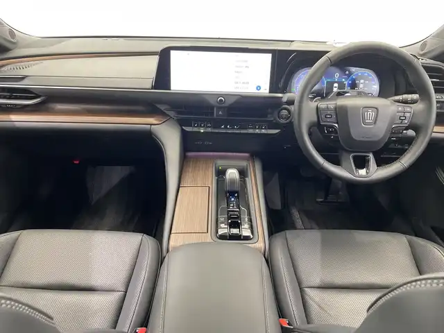 トヨタ クラウン Z 栃木県 2024(令6)年 0.4万km プレシャスホワイトパール 純正ナビ/(フルセグTV・Bluetooth・USB・HDMI)/ガラスルーフ/全方位カメラ/トヨタセーフティセンス/ ・衝突軽減システム/ ・レーンキープアシスト/ ・オートクルーズコントロール/ ・オートハイビーム/前後コーナーセンサー/ブラインドスポットモニター/ヘッドアップディスプレイ/本革シート/ステアリングヒーター/全席シートヒーター・シートクーラー/前席パワーシート(メモリ機能)/電動リアゲート/置くだけ充電/前後ドライブレコーダー/パドルシフト/純正アルミホイール/純正フロアマット/パーキングアシスト/ドアバイザー
