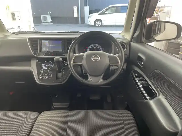 日産 デイズ ルークス X Vセレクション 滋賀県 2017(平29)年 7.2万km ホワイトパール 社外ナビ/（AM/FM/CD/DVD/SD/Bluetooth/USB/フルセグTV）/横滑り防止/アイドリングストップ/電格ミラー/ドライブレコーダー前（SD無し）/ETC/衝突軽減ブレーキ/純正アルミホイール/純正フロアマット/プッシュスタート/保証書/取扱説明書/スペアキー×１