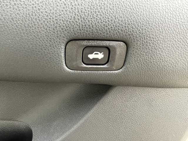 トヨタ クラウン ハイブリッド アスリートS 熊本県 2016(平28)年 7.4万km ホワイトパールクリスタルシャイン ・純正SDナビ/AM/FM/Bluetooth/CD/SD/USB/フルセグTV/・クルーズコントロール/・バックカメラ/・前後ドライブレコーダー/・SPORT・NORMAL・ECO・SNOWモード/・EVモード/・D/N席パワーシート/・シートヒーター/・シートエアコン/・電動格納ウィンカーミラー/・ハンドルヒーター/・ステアリングスイッチ/・革巻きステアリング/・ETC/・オートライト/・LEDヘッドライト/・ドアバイザー/・純正アルミホイール/・純正フロアマット/・プッシュスタート/・スマートキー