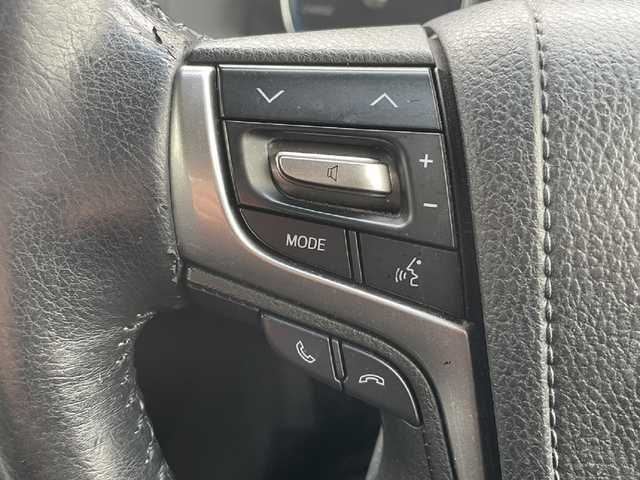 トヨタ クラウン ハイブリッド アスリートS 熊本県 2016(平28)年 7.4万km ホワイトパールクリスタルシャイン ・純正SDナビ/AM/FM/Bluetooth/CD/SD/USB/フルセグTV/・クルーズコントロール/・バックカメラ/・前後ドライブレコーダー/・SPORT・NORMAL・ECO・SNOWモード/・EVモード/・D/N席パワーシート/・シートヒーター/・シートエアコン/・電動格納ウィンカーミラー/・ハンドルヒーター/・ステアリングスイッチ/・革巻きステアリング/・ETC/・オートライト/・LEDヘッドライト/・ドアバイザー/・純正アルミホイール/・純正フロアマット/・プッシュスタート/・スマートキー