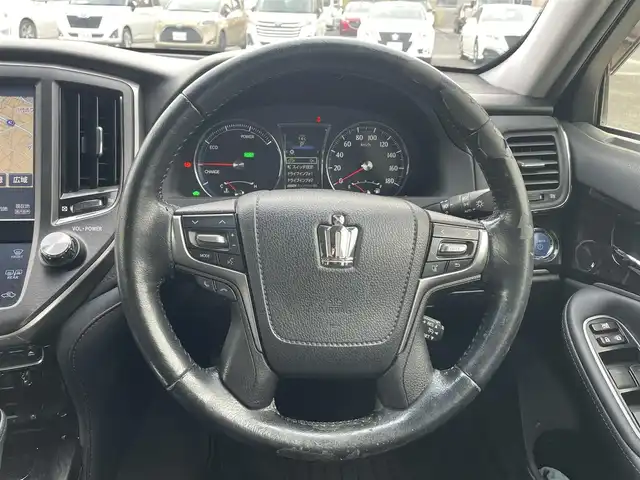 トヨタ クラウン ハイブリッド アスリートS 熊本県 2016(平28)年 7.4万km ホワイトパールクリスタルシャイン ・純正SDナビ/AM/FM/Bluetooth/CD/SD/USB/フルセグTV/・クルーズコントロール/・バックカメラ/・前後ドライブレコーダー/・SPORT・NORMAL・ECO・SNOWモード/・EVモード/・D/N席パワーシート/・シートヒーター/・シートエアコン/・電動格納ウィンカーミラー/・ハンドルヒーター/・ステアリングスイッチ/・革巻きステアリング/・ETC/・オートライト/・LEDヘッドライト/・ドアバイザー/・純正アルミホイール/・純正フロアマット/・プッシュスタート/・スマートキー