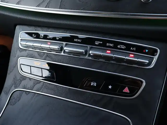 メルセデス・ベンツ Ｍ・ベンツ Ｅ２２０ｄ ステーションワゴン スポーツ 宮城県 2021(令3)年 6.6万km ポーラホワイト エクスクルーシブＰＫＧ/ＡＭＧラインインテリアＰＫＧ/レーダーセーフティＰＫＧ/・道路標識アシスト/・アクティブレーンキーピングアシスト/・アクティブブレーキアシスト/・アテンションアシスト/・ブラインドスポットアシスト/・レーンチェンジアシスト/純正ナビＴＶ/・フルセグ・ＢＴ・ＵＳＢ/全方位カメラ/パノラミックスライディングルーフ/ブルメスターサウンド/パワーテールゲート/ヘッドアップディスプレイ/左右メモリー機能付きパワーシート/全席シートヒーター/パドルシフト/パヒュームアトマイザー・イオナイザー/アンビエントライト/ワイヤレス充電/純正オプションドライブレコーダー前後