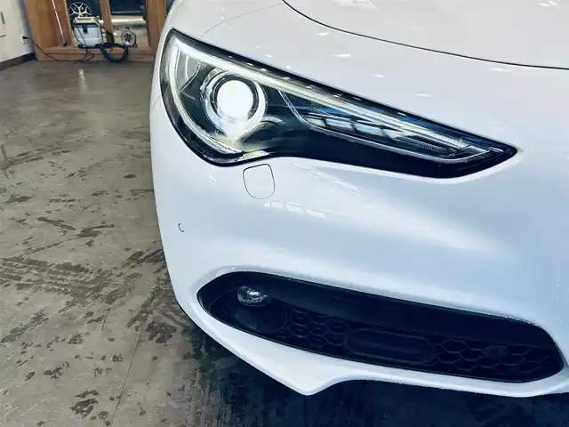 アルファロメオ ステルヴィオ 2.2ターボ ディーゼルQ4 スポーツPKG 大阪府 2019(令1)年 6.5万km 白 ACC/HarmanKardon/純正ディスプレイオーディオ/applecarplay/バックカメラ/純正19インチAW/HIDヘッドライト/電動リアゲート/赤革/パワーシート/Dシートメモリ/シートヒーター/ステアリングヒーター/ルーフレール/パドルシフト/ブラインドスポット/クリアランスソナー