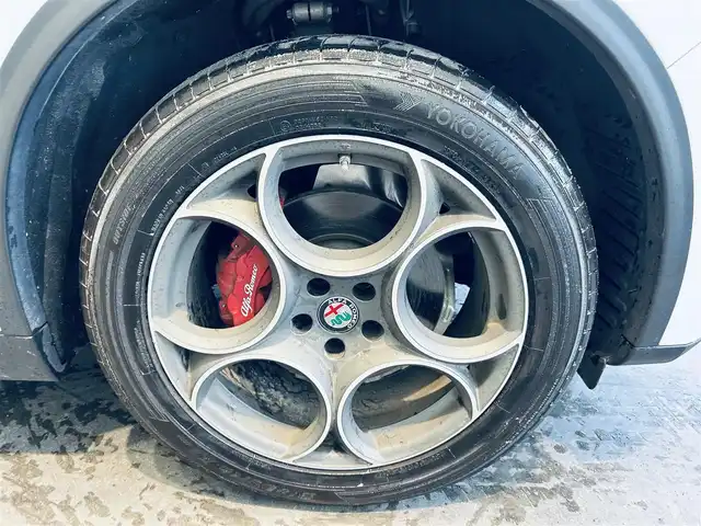 アルファロメオ ステルヴィオ 2.2ターボ ディーゼルQ4 スポーツPKG 大阪府 2019(令1)年 6.5万km 白 ACC/HarmanKardon/純正ディスプレイオーディオ/applecarplay/バックカメラ/純正19インチAW/HIDヘッドライト/電動リアゲート/赤革/パワーシート/Dシートメモリ/シートヒーター/ステアリングヒーター/ルーフレール/パドルシフト/ブラインドスポット/クリアランスソナー