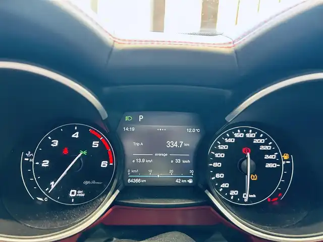 アルファロメオ ステルヴィオ 2.2ターボ ディーゼルQ4 スポーツPKG 大阪府 2019(令1)年 6.5万km 白 ACC/HarmanKardon/純正ディスプレイオーディオ/applecarplay/バックカメラ/純正19インチAW/HIDヘッドライト/電動リアゲート/赤革/パワーシート/Dシートメモリ/シートヒーター/ステアリングヒーター/ルーフレール/パドルシフト/ブラインドスポット/クリアランスソナー