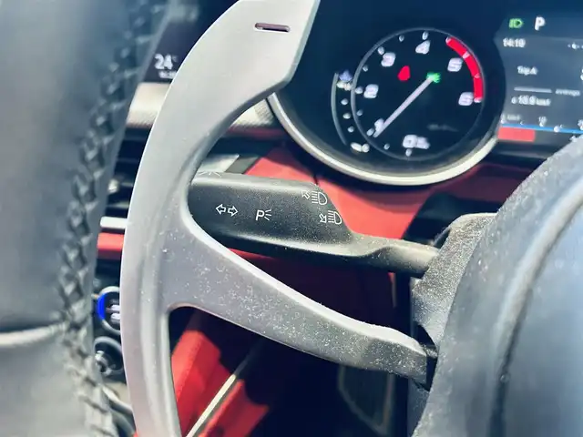 アルファロメオ ステルヴィオ 2.2ターボ ディーゼルQ4 スポーツPKG 大阪府 2019(令1)年 6.5万km 白 ACC/HarmanKardon/純正ディスプレイオーディオ/applecarplay/バックカメラ/純正19インチAW/HIDヘッドライト/電動リアゲート/赤革/パワーシート/Dシートメモリ/シートヒーター/ステアリングヒーター/ルーフレール/パドルシフト/ブラインドスポット/クリアランスソナー