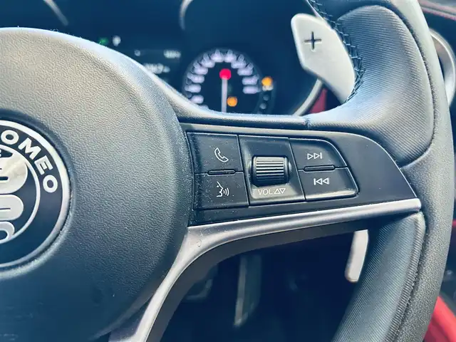 アルファロメオ ステルヴィオ 2.2ターボ ディーゼルQ4 スポーツPKG 大阪府 2019(令1)年 6.5万km 白 ACC/HarmanKardon/純正ディスプレイオーディオ/applecarplay/バックカメラ/純正19インチAW/HIDヘッドライト/電動リアゲート/赤革/パワーシート/Dシートメモリ/シートヒーター/ステアリングヒーター/ルーフレール/パドルシフト/ブラインドスポット/クリアランスソナー