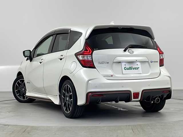 日産 ノート e－パワー ニスモ 愛知県 2018(平30)年 3万km ブリリアントホワイトパール /禁煙車//日産純正ナビ(MM317D-W)//フルセグTV//バックカメラ//インテリジェントアラウンドビューモニター//ETC//デジタルインナーミラー//インテリジェントエマージェンシーブレーキ//レーンディパーチャーウォーニング//踏み間違い防止アシスト//フロント&バックソナー//LEDヘッドライト//インテリジェントオートライト//ハイビームアシスト//フロント、リアフォグランプ//ニスモ専用サスペンション//ニスモ専用ボディ補強//ニスモ専用エアロエクステリア//ニスモ専用レッド加飾インパネ//ニスモ専用スエード調スポーツシート//ニスモ専用アルミ製スポーツペダル//ニスモ専用シフトノブ//ニスモ専用本革&アルカンターラステアリング//ステアリングスイッチ//純正フロアマット//純正ドアバイザー//純正16インチアルミホイール//プッシュスタート//電動格納ミラーウィンカー//新車保証書/取扱説明書
