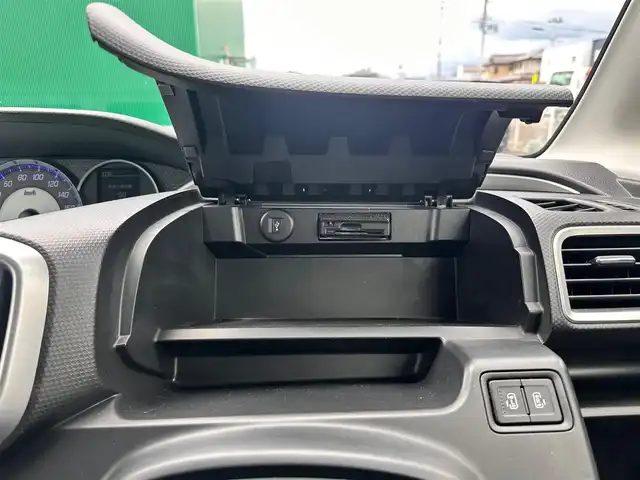 スズキ ソリオ バンディット HV MV 宮城県 2019(令1)年 7.8万km ピュアホワイトP 全方位モニター用カメラパッケージ装着車/後席右側ワンアクションパワースライドドア/＝＝＝/スズキセーフティサポート/衝突被害軽減ブレーキ/車線逸脱警報/誤発進抑制機能/アダプティブクルーズコントロール/全方位カメラ/社外8インチナビ/Bluetooth/フルセグ/CD/DVD/MSV/AM/FM/TVキャンセラー/社外リモコンエンジンスターター/ビルトインETC/革調シートカバー/本革巻きステアリング/ステアリングスイッチ/フロアマット/サイドバイザー/スマートキー/スペアキー/プッシュエンジンスタート/LEDヘッドランプ/フォグランプ/電動格納ドアミラー/ドアミラーウインカー