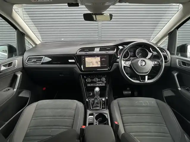 フォルクスワーゲン ゴルフ トゥーラン TDI ハイライン 茨城県 2019(令1)年 3.1万km ディープブラックパールエフェクト ワンオーナー　/テクノロジーＰＫＧ　/・パワーテールゲート/・パークアシスト/・ダイナミックコーナリングライト/DISCOVER Proパッケージ/・DISCOVER Proナビ/ＡＣＣ　/ＬＫＡ　/ＬＣＡ　　/バックカメラ　/フルセグ　/ＢＴ　/シートヒーター　/ＬＥＤライト　/オートハイビーム　/両側電動スライドドア　/禁煙車