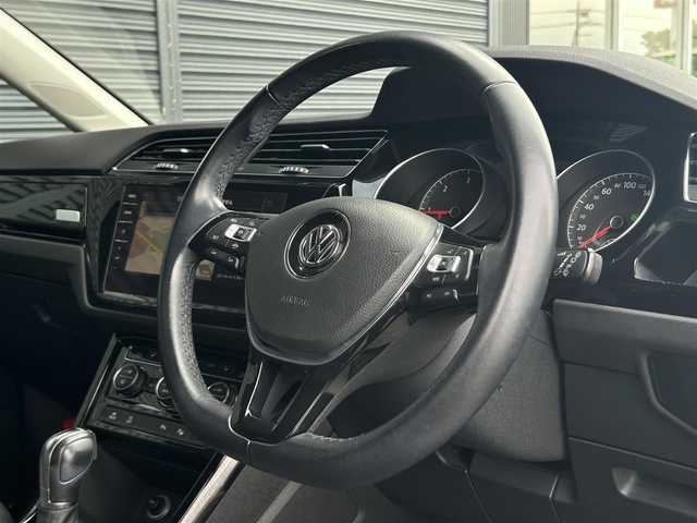 フォルクスワーゲン ゴルフ トゥーラン TDI ハイライン 茨城県 2019(令1)年 3.1万km ディープブラックパールエフェクト ワンオーナー　/テクノロジーＰＫＧ　/・パワーテールゲート/・パークアシスト/・ダイナミックコーナリングライト/DISCOVER Proパッケージ/・DISCOVER Proナビ/ＡＣＣ　/ＬＫＡ　/ＬＣＡ　　/バックカメラ　/フルセグ　/ＢＴ　/シートヒーター　/ＬＥＤライト　/オートハイビーム　/両側電動スライドドア　/禁煙車