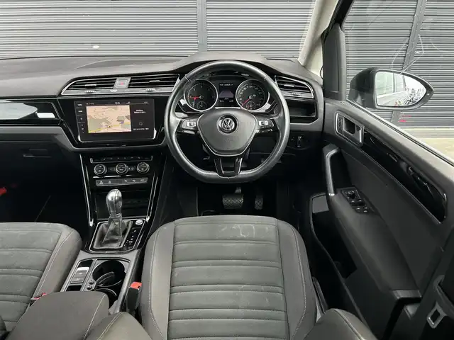 フォルクスワーゲン ゴルフ トゥーラン TDI ハイライン 茨城県 2019(令1)年 3.1万km ディープブラックパールエフェクト ワンオーナー　/テクノロジーＰＫＧ　/・パワーテールゲート/・パークアシスト/・ダイナミックコーナリングライト/DISCOVER Proパッケージ/・DISCOVER Proナビ/ＡＣＣ　/ＬＫＡ　/ＬＣＡ　　/バックカメラ　/フルセグ　/ＢＴ　/シートヒーター　/ＬＥＤライト　/オートハイビーム　/両側電動スライドドア　/禁煙車