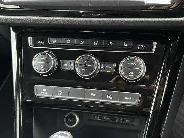 フォルクスワーゲン ゴルフ トゥーラン TDI ハイライン 茨城県 2019(令1)年 3.1万km ディープブラックパールエフェクト ワンオーナー　/テクノロジーＰＫＧ　/・パワーテールゲート/・パークアシスト/・ダイナミックコーナリングライト/DISCOVER Proパッケージ/・DISCOVER Proナビ/ＡＣＣ　/ＬＫＡ　/ＬＣＡ　　/バックカメラ　/フルセグ　/ＢＴ　/シートヒーター　/ＬＥＤライト　/オートハイビーム　/両側電動スライドドア　/禁煙車