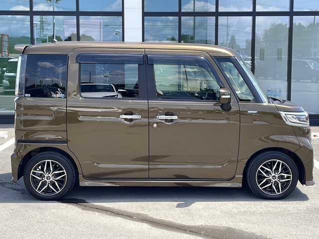 スズキ スペーシア カスタム HYBRID XS ターボ 道東・釧路十勝 2018(平30)年 5.9万km ブレイブカーキP ・4WD/・ターボ/・ディーラーオプション9インチSDメモリナビ/（フルセグ・Bluetooth・CD・DVD・AM・FM)/・全方位モニター/・両側電動スライドドア/・レーダークルーズコントロール/・衝突軽減ブレーキ/・車線逸脱防止機能/・コーナーセンサー/・ETC/・全方位ドライブレコーダー/・ハーフレザシート/・前席シートヒーター/・LEDヘッドライト/・ステアリングスイッチ/・ドアバイザー/・パドルシフト/・ヘッドアップディスプレイ/・後席ドリンクホルダー/・後席サンシェード/・保証書/・スマートキー/・プッシュスタート