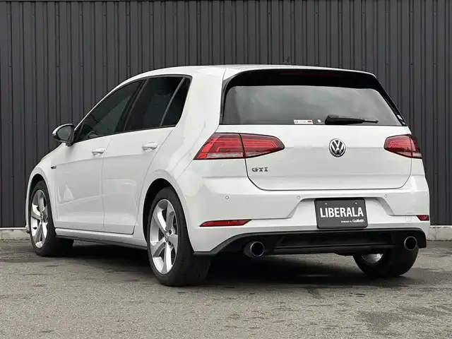フォルクスワーゲン ゴルフ ＧＴＩ 福島県 2017(平29)年 4.9万km 白 6速マニュアル/ワンオーナー/純正メモリーナビ/AppleCarPlay/バックカメラ/アダプティブクルーズコントロール/レーンキープ/ブラインドスポット/コーナーセンサー/LEDヘッドライト/ETC/スマートキー/純正16AW付スタッドレスタイヤ積込
