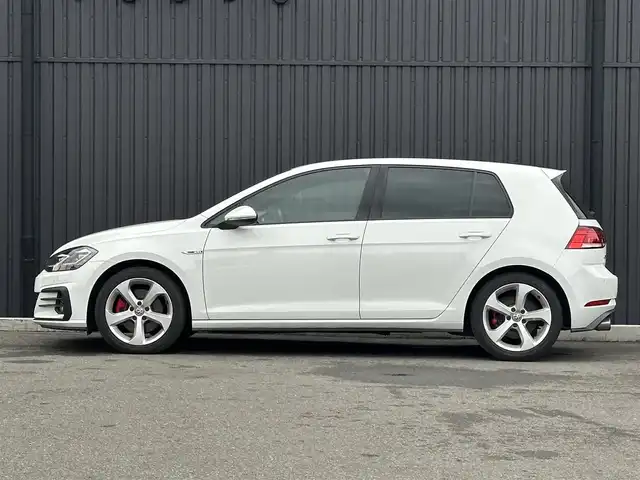 フォルクスワーゲン ゴルフ ＧＴＩ 福島県 2017(平29)年 4.9万km 白 6速マニュアル/ワンオーナー/純正メモリーナビ/AppleCarPlay/バックカメラ/アダプティブクルーズコントロール/レーンキープ/ブラインドスポット/コーナーセンサー/LEDヘッドライト/ETC/スマートキー/純正16AW付スタッドレスタイヤ積込