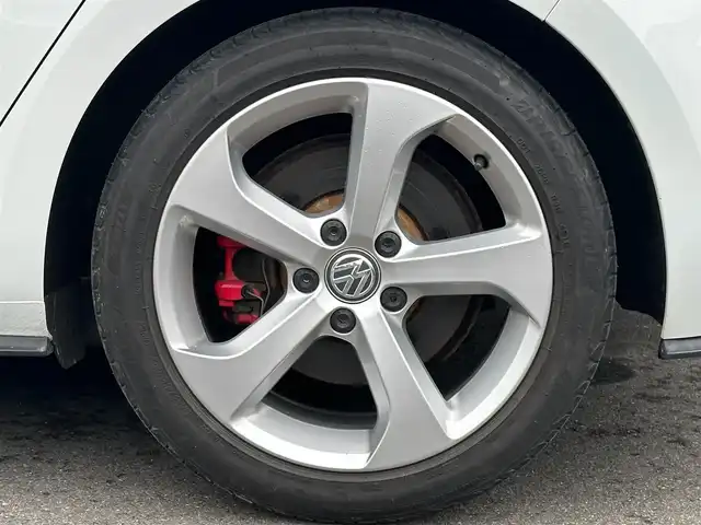 フォルクスワーゲン ゴルフ ＧＴＩ 福島県 2017(平29)年 4.9万km 白 6速マニュアル/ワンオーナー/純正メモリーナビ/AppleCarPlay/バックカメラ/アダプティブクルーズコントロール/レーンキープ/ブラインドスポット/コーナーセンサー/LEDヘッドライト/ETC/スマートキー/純正16AW付スタッドレスタイヤ積込