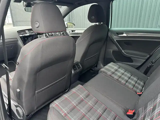 フォルクスワーゲン ゴルフ ＧＴＩ 福島県 2017(平29)年 4.9万km 白 6速マニュアル/ワンオーナー/純正メモリーナビ/AppleCarPlay/バックカメラ/アダプティブクルーズコントロール/レーンキープ/ブラインドスポット/コーナーセンサー/LEDヘッドライト/ETC/スマートキー/純正16AW付スタッドレスタイヤ積込