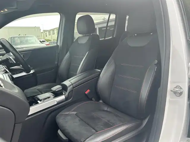 メルセデス・ベンツ Ｍ・ベンツ ＧＬＢ２００ｄ 4マチック AMGライン 滋賀県 2022(令4)年 4.4万km デジタルホワイト ACC/レーンキープ/ブラインドスポット/黒ハーフレザーシート/パワーシート/シートヒーター/純正ナビ/フルセグTV/AppleCarPlay/360°カメラ/ETC/マルチビームLED/前後ドライブレコーダー/電動リアゲート/アンビエントライト/パドルシフト/コーナーセンサー /ドアバイザー/純正19インチAW/スペアキー