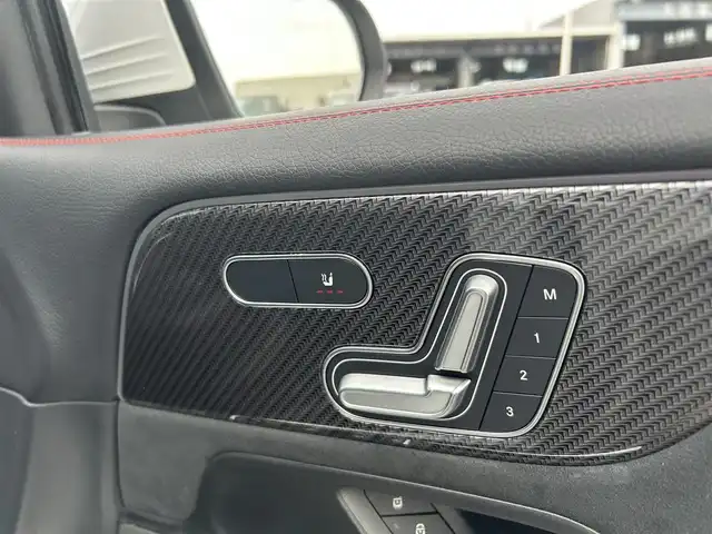 メルセデス・ベンツ Ｍ・ベンツ ＧＬＢ２００ｄ 4マチック AMGライン 滋賀県 2022(令4)年 4.4万km デジタルホワイト ACC/レーンキープ/ブラインドスポット/黒ハーフレザーシート/パワーシート/シートヒーター/純正ナビ/フルセグTV/AppleCarPlay/360°カメラ/ETC/マルチビームLED/前後ドライブレコーダー/電動リアゲート/アンビエントライト/パドルシフト/コーナーセンサー /ドアバイザー/純正19インチAW/スペアキー