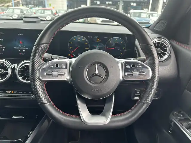 メルセデス・ベンツ Ｍ・ベンツ ＧＬＢ２００ｄ 4マチック AMGライン 滋賀県 2022(令4)年 4.4万km デジタルホワイト ACC/レーンキープ/ブラインドスポット/黒ハーフレザーシート/パワーシート/シートヒーター/純正ナビ/フルセグTV/AppleCarPlay/360°カメラ/ETC/マルチビームLED/前後ドライブレコーダー/電動リアゲート/アンビエントライト/パドルシフト/コーナーセンサー /ドアバイザー/純正19インチAW/スペアキー