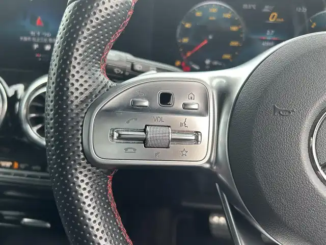 メルセデス・ベンツ Ｍ・ベンツ ＧＬＢ２００ｄ 4マチック AMGライン 滋賀県 2022(令4)年 4.4万km デジタルホワイト ACC/レーンキープ/ブラインドスポット/黒ハーフレザーシート/パワーシート/シートヒーター/純正ナビ/フルセグTV/AppleCarPlay/360°カメラ/ETC/マルチビームLED/前後ドライブレコーダー/電動リアゲート/アンビエントライト/パドルシフト/コーナーセンサー /ドアバイザー/純正19インチAW/スペアキー