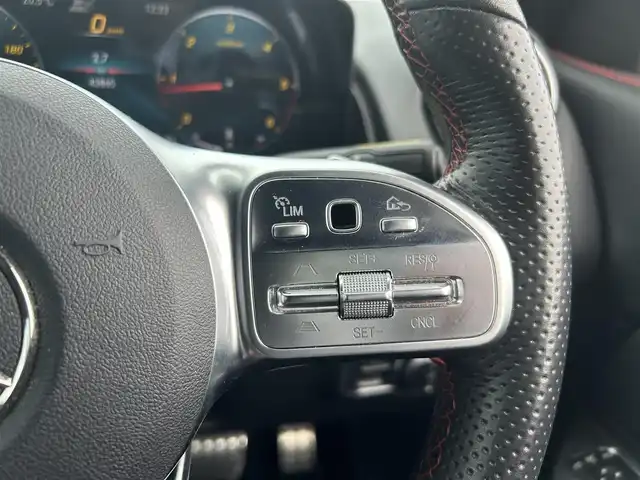 メルセデス・ベンツ Ｍ・ベンツ ＧＬＢ２００ｄ 4マチック AMGライン 滋賀県 2022(令4)年 4.4万km デジタルホワイト ACC/レーンキープ/ブラインドスポット/黒ハーフレザーシート/パワーシート/シートヒーター/純正ナビ/フルセグTV/AppleCarPlay/360°カメラ/ETC/マルチビームLED/前後ドライブレコーダー/電動リアゲート/アンビエントライト/パドルシフト/コーナーセンサー /ドアバイザー/純正19インチAW/スペアキー