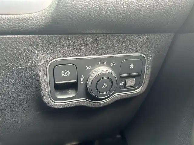 メルセデス・ベンツ Ｍ・ベンツ ＧＬＢ２００ｄ 4マチック AMGライン 滋賀県 2022(令4)年 4.4万km デジタルホワイト ACC/レーンキープ/ブラインドスポット/黒ハーフレザーシート/パワーシート/シートヒーター/純正ナビ/フルセグTV/AppleCarPlay/360°カメラ/ETC/マルチビームLED/前後ドライブレコーダー/電動リアゲート/アンビエントライト/パドルシフト/コーナーセンサー /ドアバイザー/純正19インチAW/スペアキー