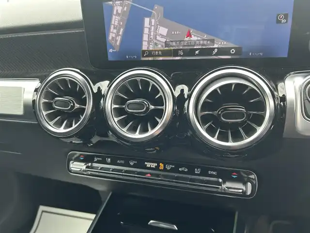 メルセデス・ベンツ Ｍ・ベンツ ＧＬＢ２００ｄ 4マチック AMGライン 滋賀県 2022(令4)年 4.4万km デジタルホワイト ACC/レーンキープ/ブラインドスポット/黒ハーフレザーシート/パワーシート/シートヒーター/純正ナビ/フルセグTV/AppleCarPlay/360°カメラ/ETC/マルチビームLED/前後ドライブレコーダー/電動リアゲート/アンビエントライト/パドルシフト/コーナーセンサー /ドアバイザー/純正19インチAW/スペアキー