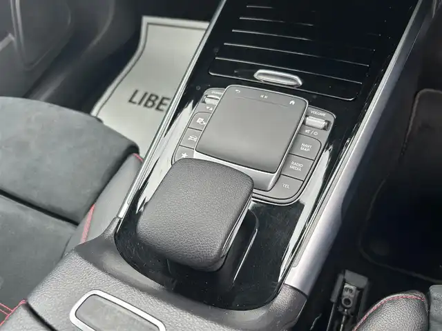 メルセデス・ベンツ Ｍ・ベンツ ＧＬＢ２００ｄ 4マチック AMGライン 滋賀県 2022(令4)年 4.4万km デジタルホワイト ACC/レーンキープ/ブラインドスポット/黒ハーフレザーシート/パワーシート/シートヒーター/純正ナビ/フルセグTV/AppleCarPlay/360°カメラ/ETC/マルチビームLED/前後ドライブレコーダー/電動リアゲート/アンビエントライト/パドルシフト/コーナーセンサー /ドアバイザー/純正19インチAW/スペアキー