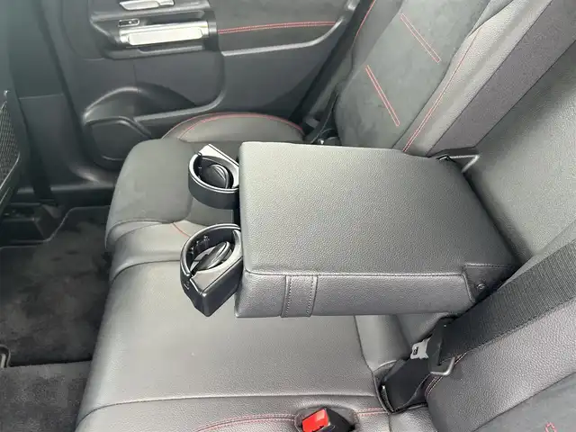 メルセデス・ベンツ Ｍ・ベンツ ＧＬＢ２００ｄ 4マチック AMGライン 滋賀県 2022(令4)年 4.4万km デジタルホワイト ACC/レーンキープ/ブラインドスポット/黒ハーフレザーシート/パワーシート/シートヒーター/純正ナビ/フルセグTV/AppleCarPlay/360°カメラ/ETC/マルチビームLED/前後ドライブレコーダー/電動リアゲート/アンビエントライト/パドルシフト/コーナーセンサー /ドアバイザー/純正19インチAW/スペアキー