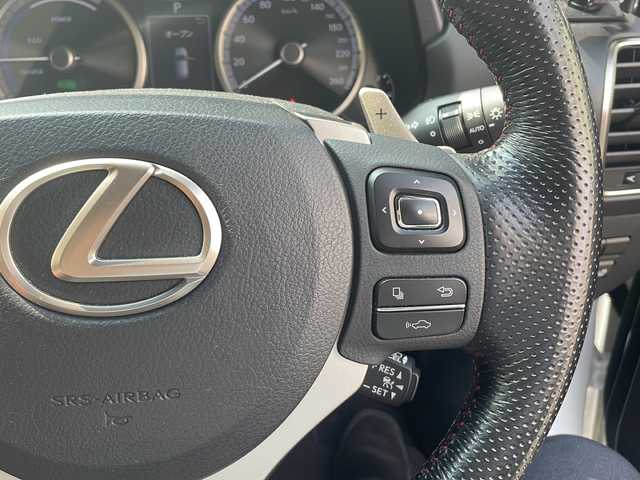 レクサス ＮＸ 300h Fスポーツ 兵庫県 2016(平28)年 7.7万km ホワイトノーヴァガラスフレーク 純正メーカーSDナビ/　Bluetooth/USB/DVD/AUX/AM/FM/フルセグTV（走行中視聴可能）/全方位カメラ/前方ドライブレコーダー/純正ビルトインETC2.0/Oi充電/ステアリングヒーター/オートブレーキホールド/パドルシフト/MTモード付AT/パワーシート（D+N席）/シートヒーター（D+N席）/エアシート（D+N席）/アイドリングストップ/パーキングアシスト/アンチロック・ブレーキ・システム/アダプティブクルーズコントロール/横滑り防止装置/盗難防止装置/衝突被害軽減システム/前後コーナーセンサー/パワーステアリング/パワーウィンドウ/オートライト/オートマチックハイビーム/LEDヘッドライト/エアバッグ（W＋サイド）/カーテンエアバッグ/スペアキー（1本）/保証書/取扱説明書