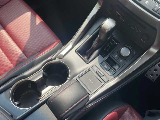 レクサス ＮＸ 300h Fスポーツ 兵庫県 2016(平28)年 7.7万km ホワイトノーヴァガラスフレーク 純正メーカーSDナビ/　Bluetooth/USB/DVD/AUX/AM/FM/フルセグTV（走行中視聴可能）/全方位カメラ/前方ドライブレコーダー/純正ビルトインETC2.0/Oi充電/ステアリングヒーター/オートブレーキホールド/パドルシフト/MTモード付AT/パワーシート（D+N席）/シートヒーター（D+N席）/エアシート（D+N席）/アイドリングストップ/パーキングアシスト/アンチロック・ブレーキ・システム/アダプティブクルーズコントロール/横滑り防止装置/盗難防止装置/衝突被害軽減システム/前後コーナーセンサー/パワーステアリング/パワーウィンドウ/オートライト/オートマチックハイビーム/LEDヘッドライト/エアバッグ（W＋サイド）/カーテンエアバッグ/スペアキー（1本）/保証書/取扱説明書
