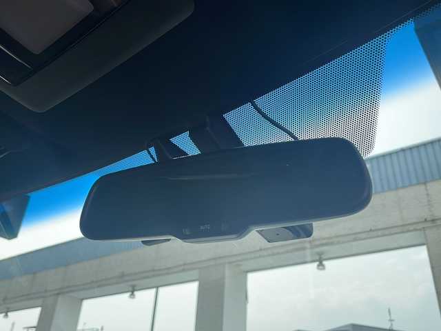 レクサス ＮＸ 300h Fスポーツ 兵庫県 2016(平28)年 7.7万km ホワイトノーヴァガラスフレーク 純正メーカーSDナビ/　Bluetooth/USB/DVD/AUX/AM/FM/フルセグTV（走行中視聴可能）/全方位カメラ/前方ドライブレコーダー/純正ビルトインETC2.0/Oi充電/ステアリングヒーター/オートブレーキホールド/パドルシフト/MTモード付AT/パワーシート（D+N席）/シートヒーター（D+N席）/エアシート（D+N席）/アイドリングストップ/パーキングアシスト/アンチロック・ブレーキ・システム/アダプティブクルーズコントロール/横滑り防止装置/盗難防止装置/衝突被害軽減システム/前後コーナーセンサー/パワーステアリング/パワーウィンドウ/オートライト/オートマチックハイビーム/LEDヘッドライト/エアバッグ（W＋サイド）/カーテンエアバッグ/スペアキー（1本）/保証書/取扱説明書