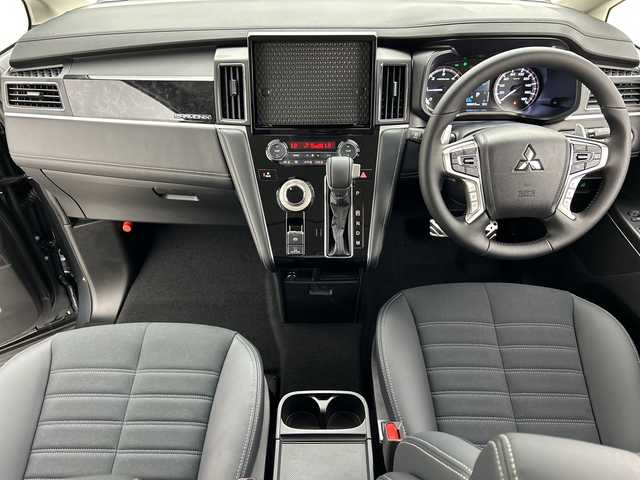 三菱 デリカＤ：５ シャモニー 愛知県 2025(令7)年 0.1千km グラファイトグレーメタリック/ブラックマイカ 登録済未使用車　15km/全方位モニター/シートヒーター/ステアリングヒーター/両側パワースライドドア/パワーシート/レーダークルーズコントロール/衝突軽減ブレーキ/レーンキープアシスト/オートハイビーム/ブラインドスポットモニター/誤発進抑制機能/オートホールド