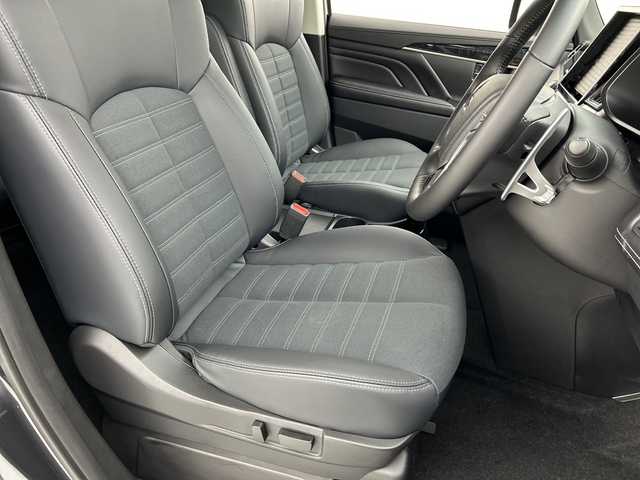 三菱 デリカＤ：５ シャモニー 愛知県 2025(令7)年 0.1千km グラファイトグレーメタリック/ブラックマイカ 登録済未使用車　15km/全方位モニター/シートヒーター/ステアリングヒーター/両側パワースライドドア/パワーシート/レーダークルーズコントロール/衝突軽減ブレーキ/レーンキープアシスト/オートハイビーム/ブラインドスポットモニター/誤発進抑制機能/オートホールド