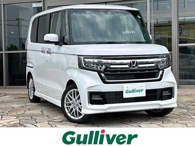 ホンダ Ｎ ＢＯＸ カスタム L ターボ 静岡県 2022(令4)年 2.9万km プラチナホワイトパール 純正ナビ/・DVD/CD/・FM/AM/・フルセグTV/・SD/・Music Rack/・Bｌuetooth/・USB/iPod/ホンダセンシング/●衝突軽減ブレーキ（CMBS）/●誤発進抑制機能/●歩行者事故低減ステアリング/●路外逸脱抑制機能/●渋滞追従機能付アダプティブクルーズコントロール（ACC）/●車線維持支援システム（LKAS）/●先行車発進お知らせ機能/●標識認識機能/●後方誤発進抑制機能/●オートハイビーム/主要装備/・バックカメラ/・ＥＴＣ/・コーナーセンサー/・横滑り防止装置/・運転席＋助手席シートヒーター/・両側パワースライドドア/・サイドカーテンエアバッグ/・パドルシフト/・電動パーキング/・ＬＥＤヘッドライト
