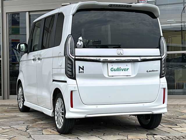 ホンダ Ｎ ＢＯＸ カスタム L ターボ 静岡県 2022(令4)年 2.9万km プラチナホワイトパール 純正ナビ/・DVD/CD/・FM/AM/・フルセグTV/・SD/・Music Rack/・Bｌuetooth/・USB/iPod/ホンダセンシング/●衝突軽減ブレーキ（CMBS）/●誤発進抑制機能/●歩行者事故低減ステアリング/●路外逸脱抑制機能/●渋滞追従機能付アダプティブクルーズコントロール（ACC）/●車線維持支援システム（LKAS）/●先行車発進お知らせ機能/●標識認識機能/●後方誤発進抑制機能/●オートハイビーム/主要装備/・バックカメラ/・ＥＴＣ/・コーナーセンサー/・横滑り防止装置/・運転席＋助手席シートヒーター/・両側パワースライドドア/・サイドカーテンエアバッグ/・パドルシフト/・電動パーキング/・ＬＥＤヘッドライト