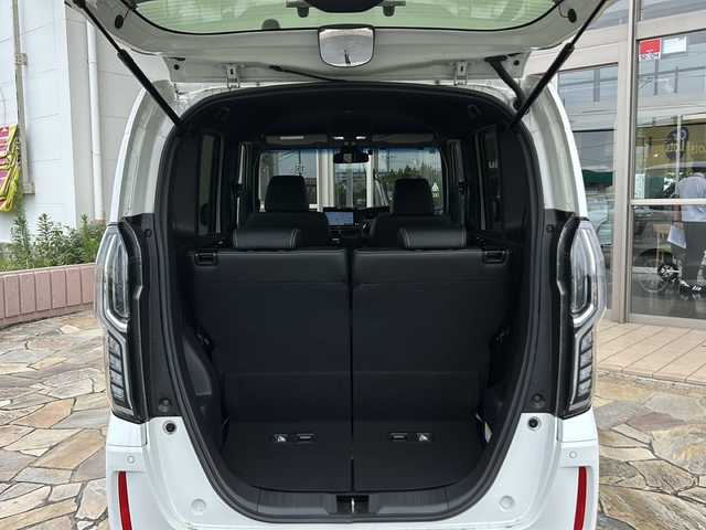 ホンダ Ｎ ＢＯＸ カスタム L ターボ 静岡県 2022(令4)年 2.9万km プラチナホワイトパール 純正ナビ/・DVD/CD/・FM/AM/・フルセグTV/・SD/・Music Rack/・Bｌuetooth/・USB/iPod/ホンダセンシング/●衝突軽減ブレーキ（CMBS）/●誤発進抑制機能/●歩行者事故低減ステアリング/●路外逸脱抑制機能/●渋滞追従機能付アダプティブクルーズコントロール（ACC）/●車線維持支援システム（LKAS）/●先行車発進お知らせ機能/●標識認識機能/●後方誤発進抑制機能/●オートハイビーム/主要装備/・バックカメラ/・ＥＴＣ/・コーナーセンサー/・横滑り防止装置/・運転席＋助手席シートヒーター/・両側パワースライドドア/・サイドカーテンエアバッグ/・パドルシフト/・電動パーキング/・ＬＥＤヘッドライト