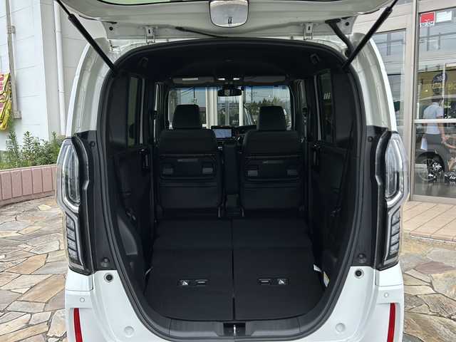 ホンダ Ｎ ＢＯＸ カスタム L ターボ 静岡県 2022(令4)年 2.9万km プラチナホワイトパール 純正ナビ/・DVD/CD/・FM/AM/・フルセグTV/・SD/・Music Rack/・Bｌuetooth/・USB/iPod/ホンダセンシング/●衝突軽減ブレーキ（CMBS）/●誤発進抑制機能/●歩行者事故低減ステアリング/●路外逸脱抑制機能/●渋滞追従機能付アダプティブクルーズコントロール（ACC）/●車線維持支援システム（LKAS）/●先行車発進お知らせ機能/●標識認識機能/●後方誤発進抑制機能/●オートハイビーム/主要装備/・バックカメラ/・ＥＴＣ/・コーナーセンサー/・横滑り防止装置/・運転席＋助手席シートヒーター/・両側パワースライドドア/・サイドカーテンエアバッグ/・パドルシフト/・電動パーキング/・ＬＥＤヘッドライト