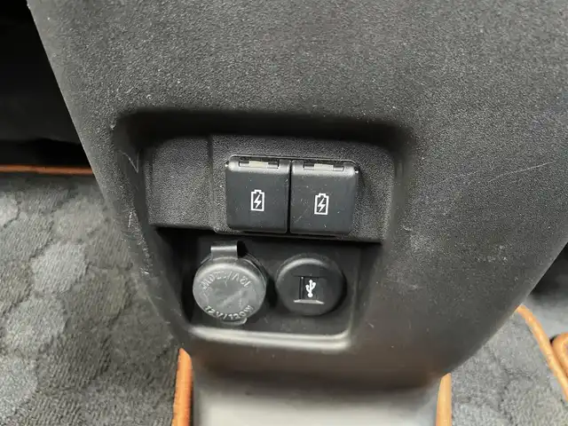スズキ スペーシア ギア HYBRID XZ 埼玉県 2020(令2)年 4.3万km シフォンアイボリーM /ワンオーナー//社外8型メモリナビ//フルセグTV//全方位カメラ//CD/DVD/Bluetooth//両側パワースライドドア//アダプティブクルーズコントロール//前2席シートヒーター//ビルトインETC//スマートキーx2//LEDヘッドライト//衝突軽減ブレーキ//車線逸脱警報//W.サイド.カーテンエアバッグ//ABS//横滑り防止装置//バックソナー//革巻きステアリング//オートライト//LEDフォグランプ//ルーフレール//プライバシーガラス//ドアバイザー//純正14インチAW//新車時保証書//取扱説明書//ナビ取説
