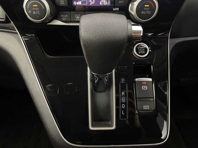 日産 セレナ ハイウェイスター V 新潟県 2020(令2)年 4.2万km ダイヤモンドブラック ４WD/プッシュスタート/スマートキー/プロパイロット/メモリナビ　型式MM519D-L/CD/BT/全周囲カメラ/フルセグ/ドライブレコーダー/両側パワースライドドア/コーナーセンサー/衝突被害軽減システム/オートライト/キセノン/スタッドレスタイヤ4本積載済/新車時保証書/取扱説明書