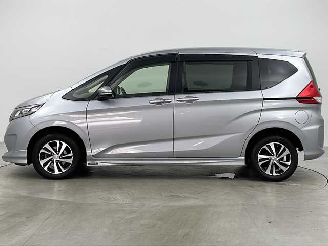 ホンダ フリード＋ G ホンダセンシング 道央・札幌 2016(平28)年 5.5万km ルナシルバーM ・4WD/・寒冷地仕様/・社外ナビ（MDV-L300）/&CD&DVD&USB&ワンセグTV/・バックカメラ/・両側パワースライドドア/・HondaSENSING/・アダプティブクルーズコントロール/・前席シートヒーター/・ハーフレザーシート/・ドアミラーヒーター/・TVキャンセラー/・社外ドライブレコーダー/・ビルトインETC/・モデューロエアロ（フロント&サイド）/・スマートキー/・スペアキー