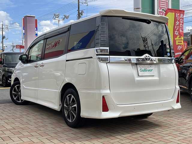 トヨタ ヴォクシー ZS 煌Ⅱ 鳥取県 2019(令1)年 5.6万km ホワイトパールクリスタルシャイン ワンオーナー/スマートキーx２個/両側パワースライド/純正８インチワイドナビ/フリップダウンモニター/バックカメラ/フルセグ・Bluetooth/プリクラッシュセーフティ/レーンデパーチャーアラート/インテリジェントソナー/オートハイビーム/ドライブレコーダー/LEDヘッドライト/LEDフォグライト/オートリトラクトミラー/リアサンシェード/ETCユニット/保証書・取説